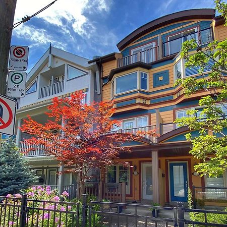 Stunning Rooms In Townhouse Across The Beach Toronto Kültér fotó